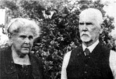Fig. 6: Leonard and Maude Cockayne at Ngaio in 1932. Leonard Cockayne lived at Ngaio from 1917 until his death in 1934, during which time he was de facto Government Botanist.